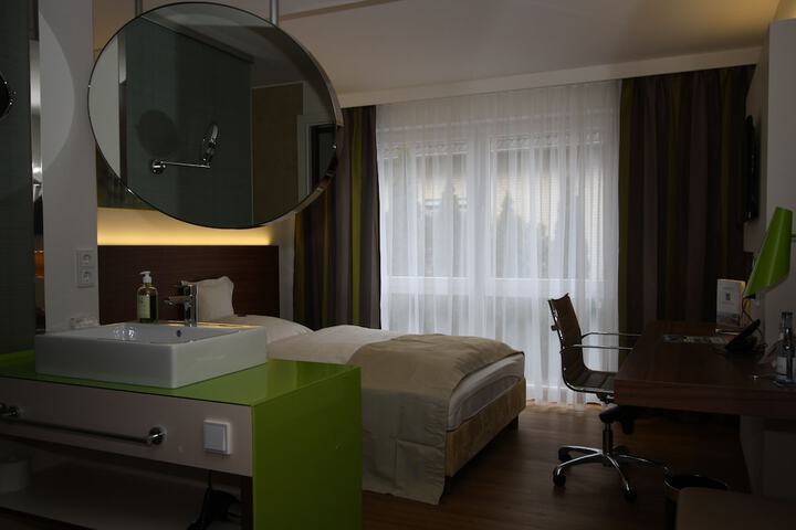 Room 12 of 48