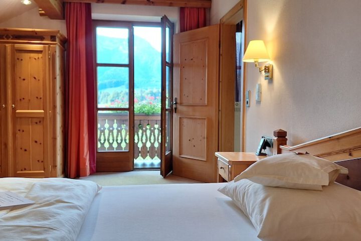 Room 7 of 90