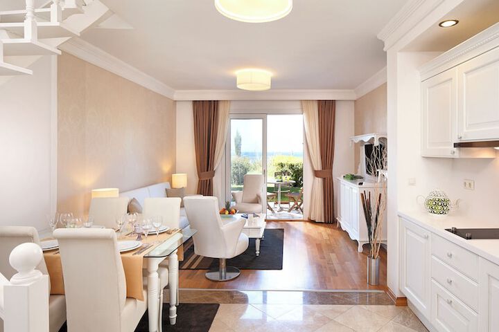 Room 43 of 273