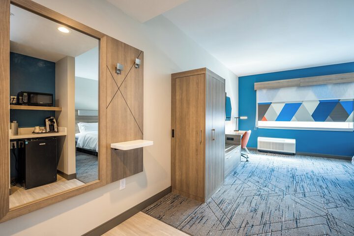 2 Queen Beds (8 of 15)