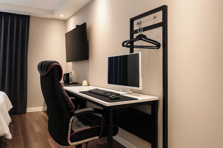 Room 12 of 85