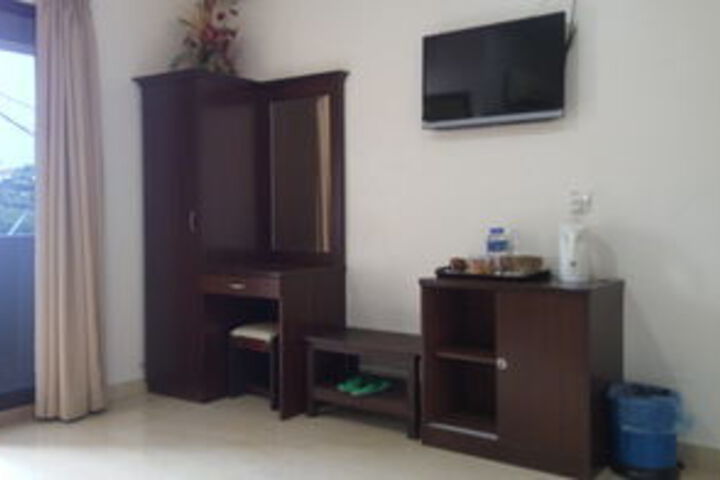 Room 5 of 10