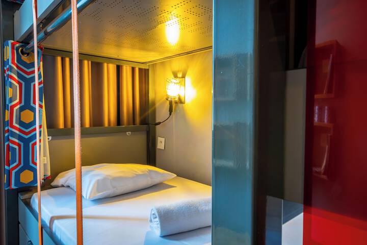 Room 21 of 48