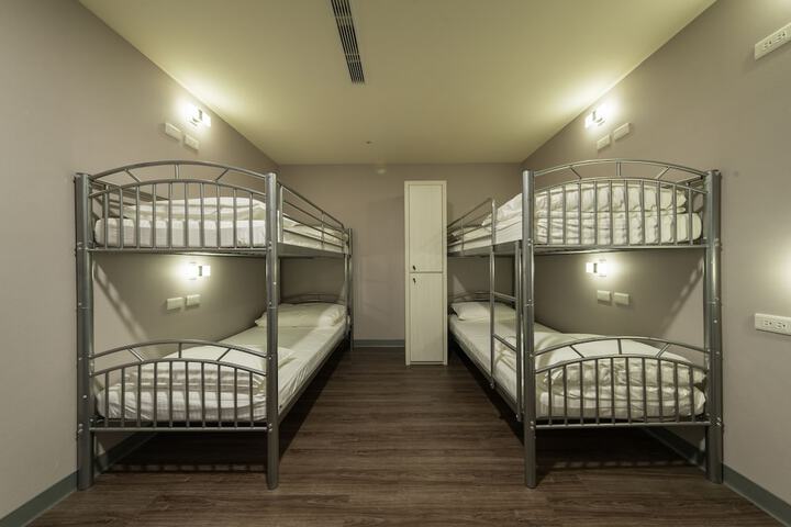 Room 28 of 97