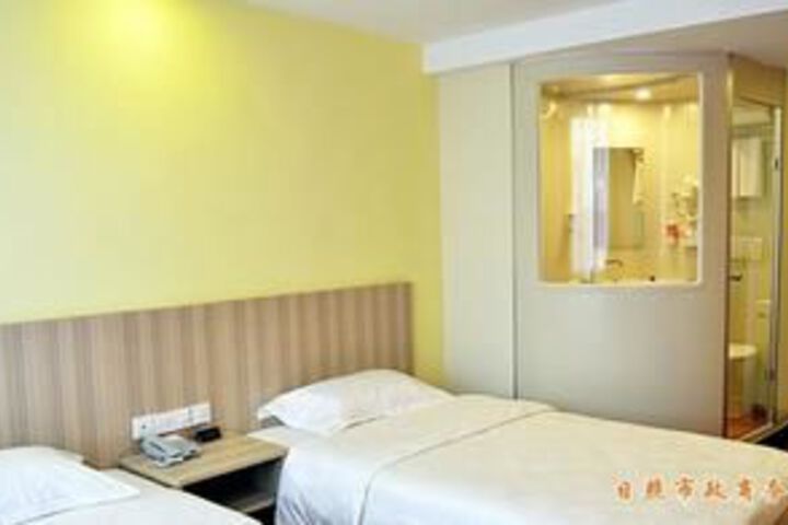 Room 4 of 9