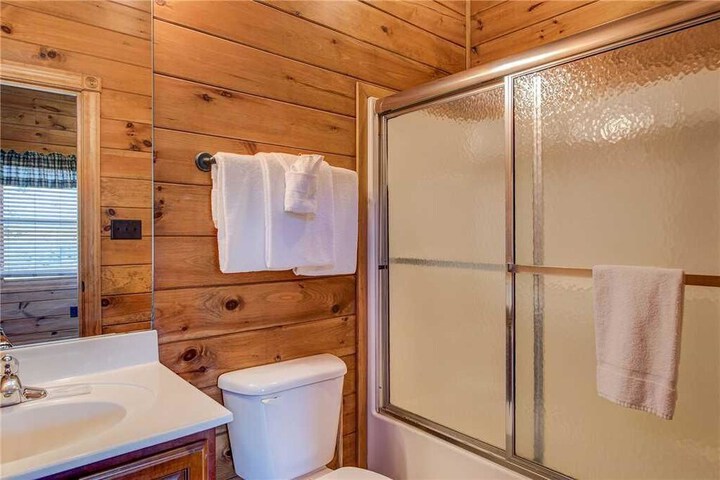Alpine Nights Cabin in Sevierville, TN