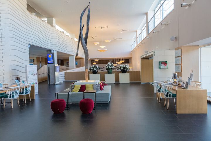 Entrance & Lobby