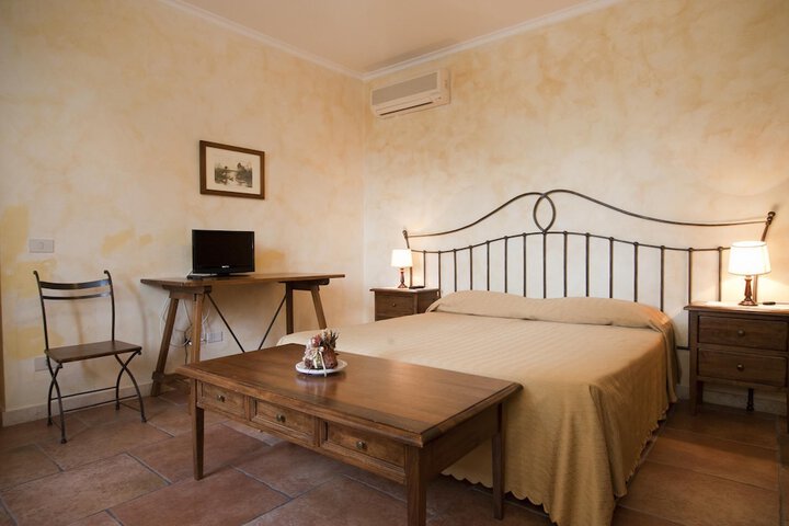 Room 2 of 47
