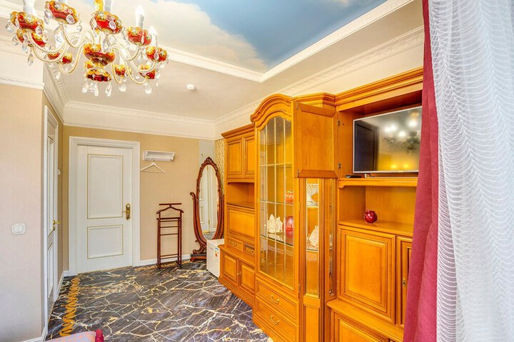 Room 13 of 24