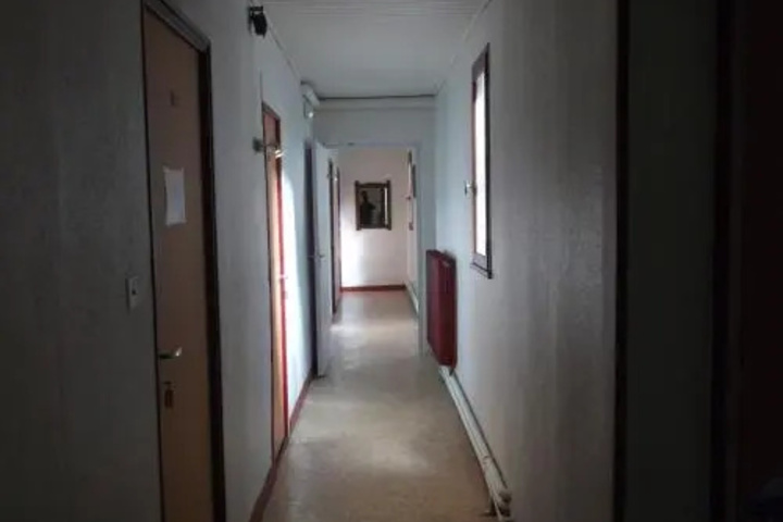 Room 7 of 18