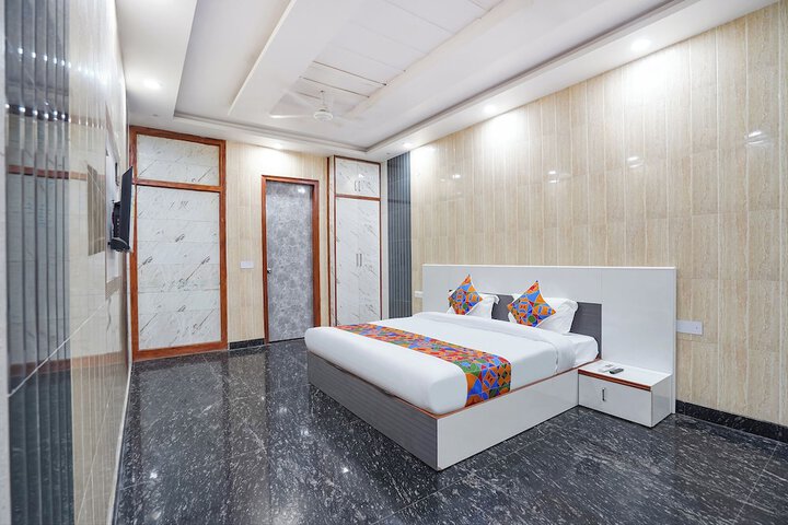 Room 11 of 29