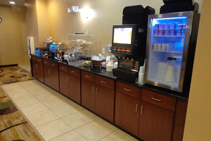 Breakfast/Coffee Service 24 of 41