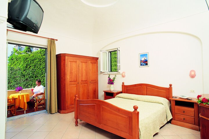 Room 3 of 52