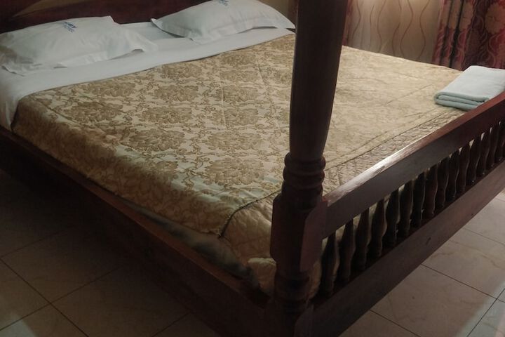 Room 3 of 10