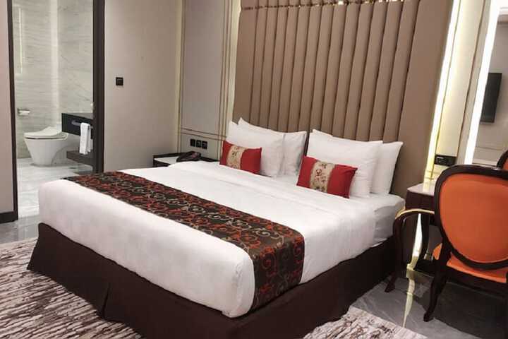 Room 13 of 31
