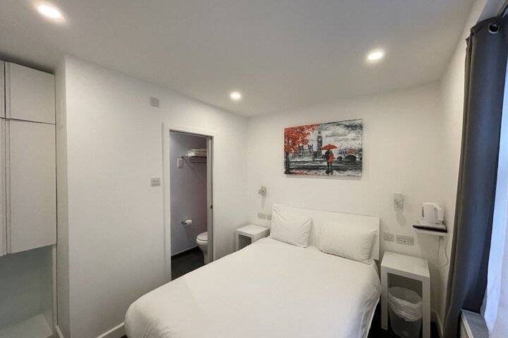 Room 33 of 52