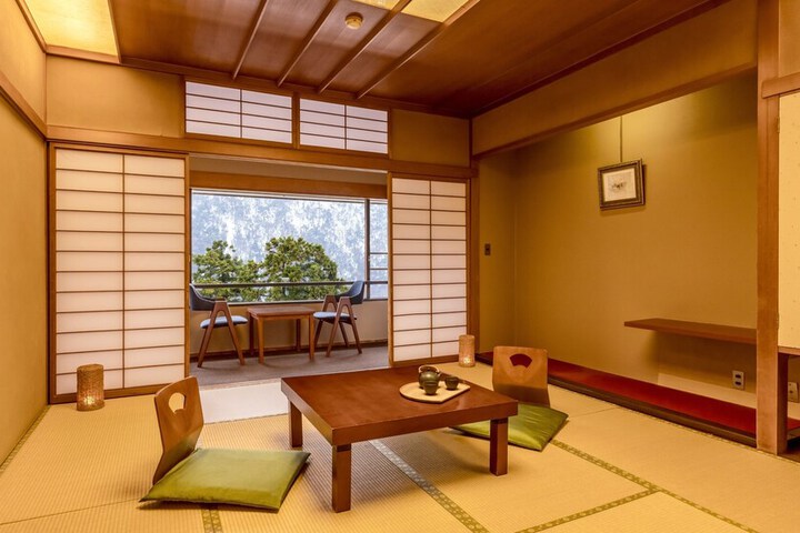 Room 10 of 43