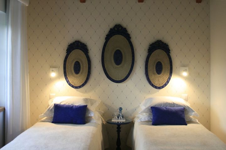 Room 2 of 40