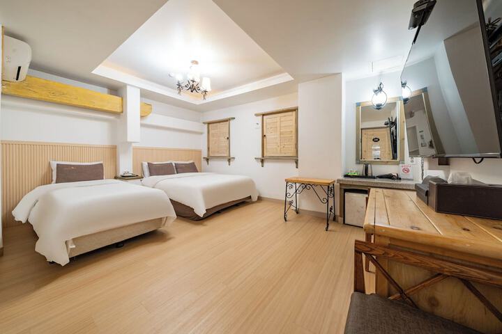 Room 52 of 111