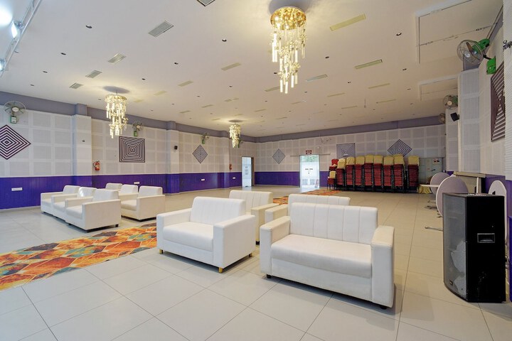 Ballroom/Hall 30 of 39