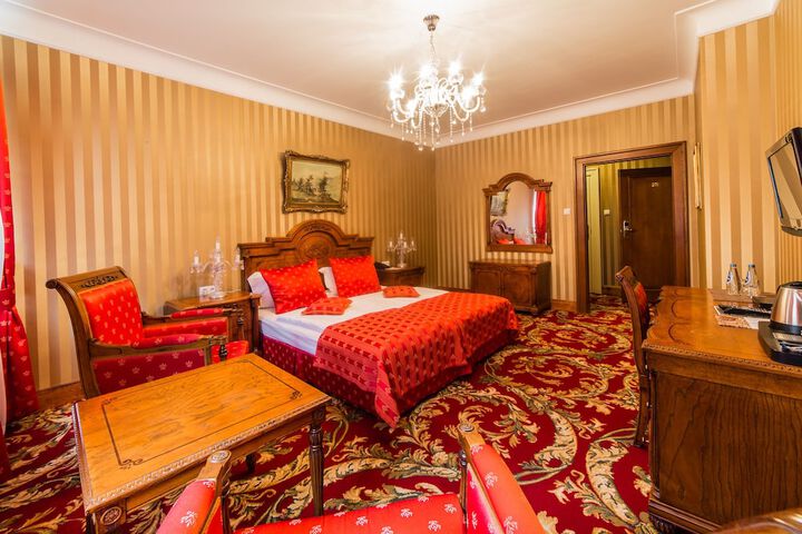 Room 13 of 66