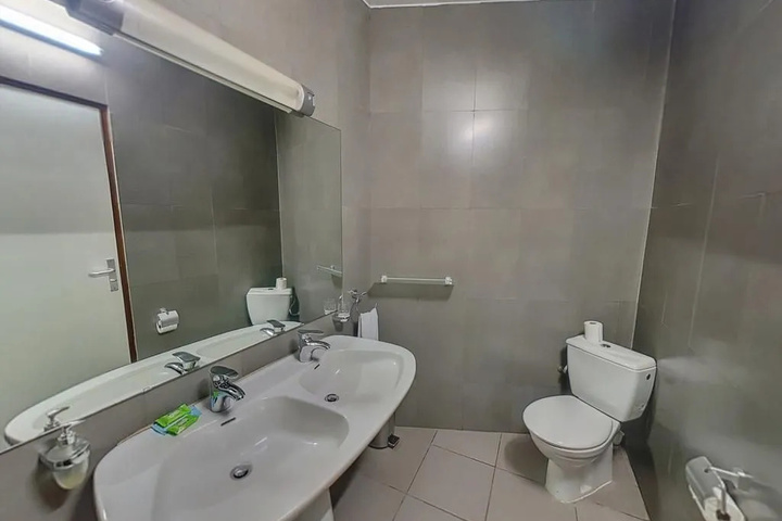 Room 7 of 25