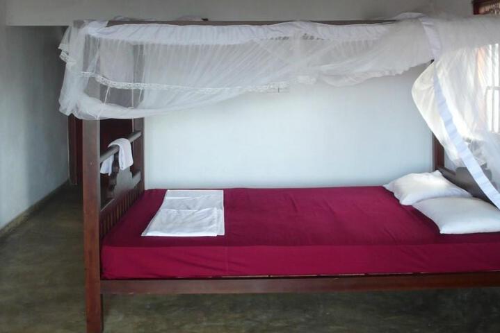 Room 4 of 6