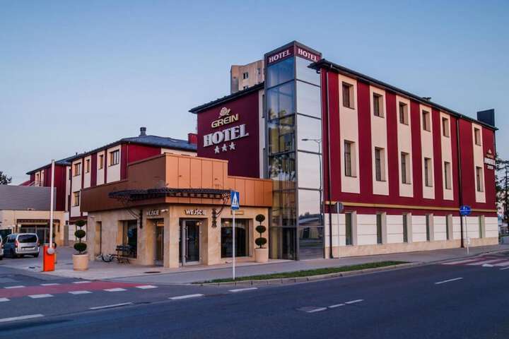 Hotel 32 of 32
