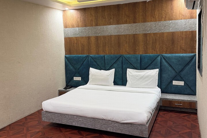 Room 6 of 30