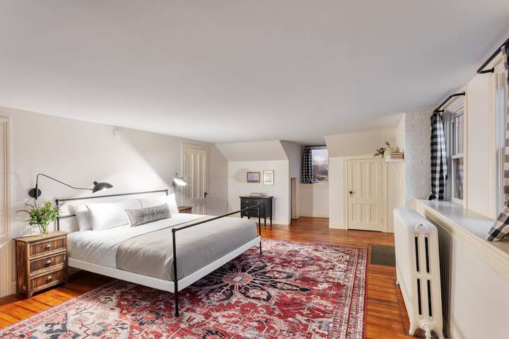 Room 3 of 28