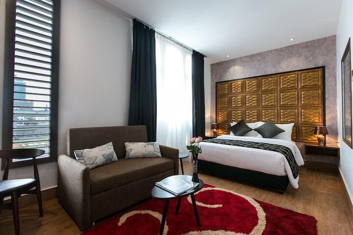 Room 8 of 33