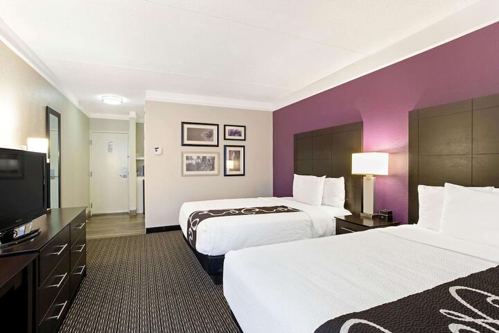 1 Queen Bed Mobility Accessible (9 of 9)