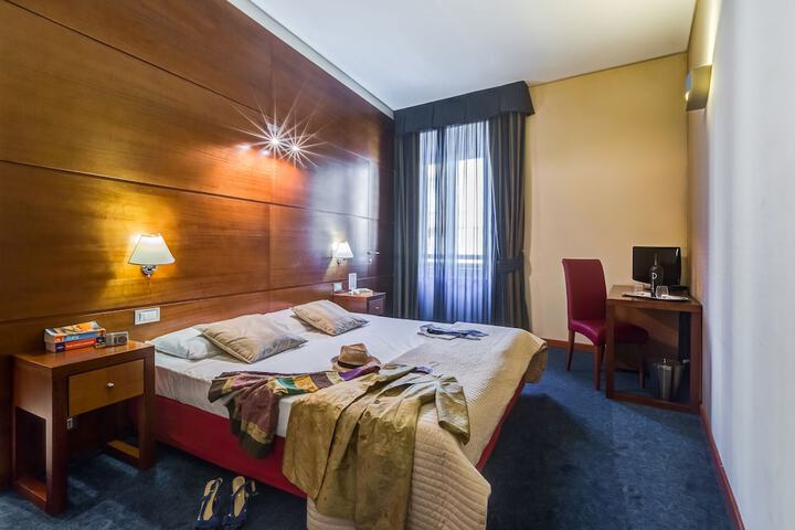 Room 12 of 39