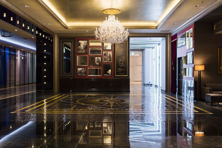 Entrance & Lobby