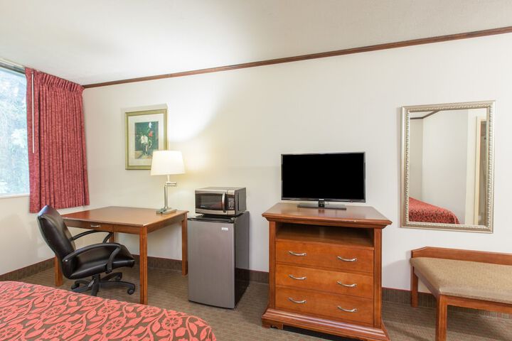 Room 6 of 16