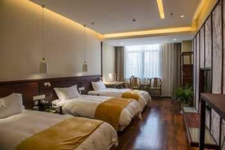 Room 17 of 36