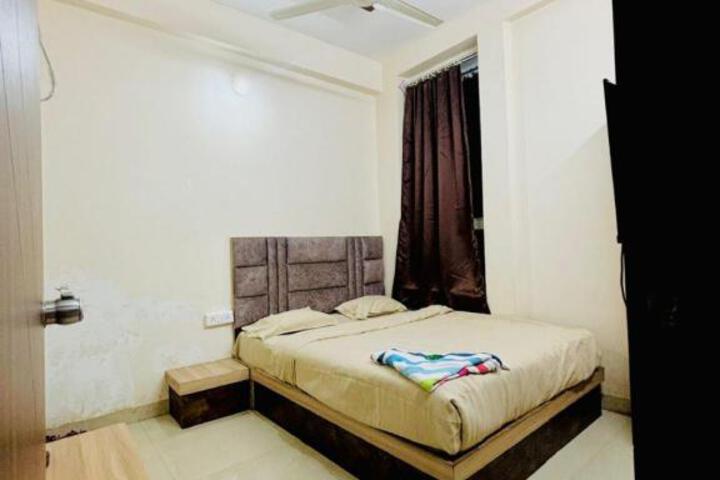 Goroomgo Shikhar Avenue Ujjain