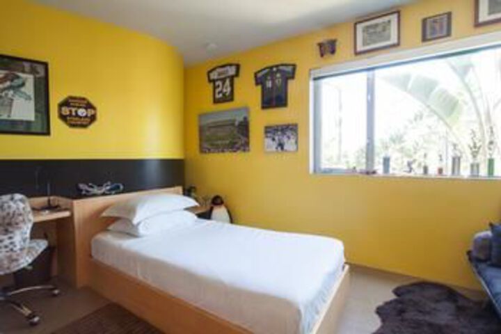 Room 55 of 222