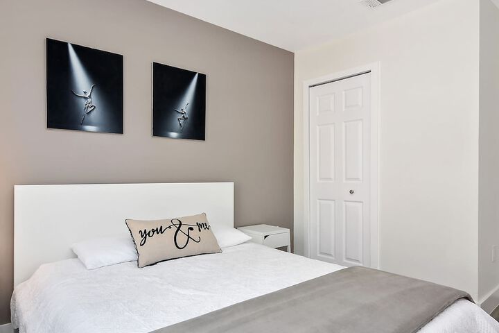 Room 52 of 79
