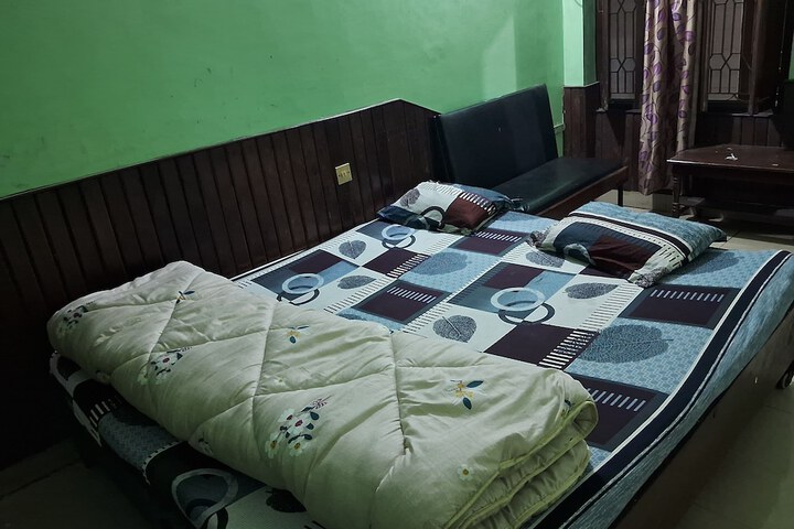 Room 5 of 9