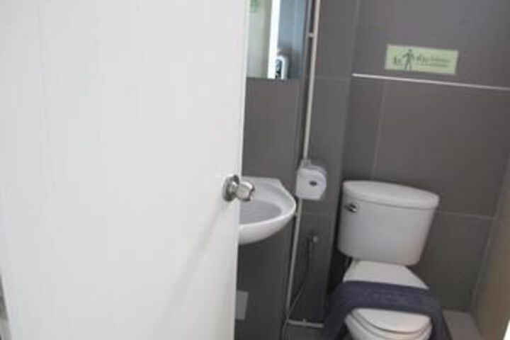Room 4 of 18