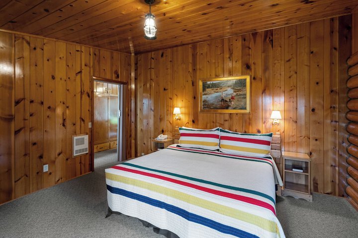 Room 35 of 212