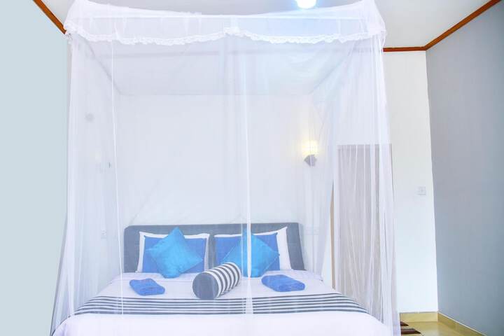 Room 4 of 41