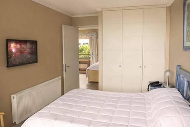 Hotel 5 of 6