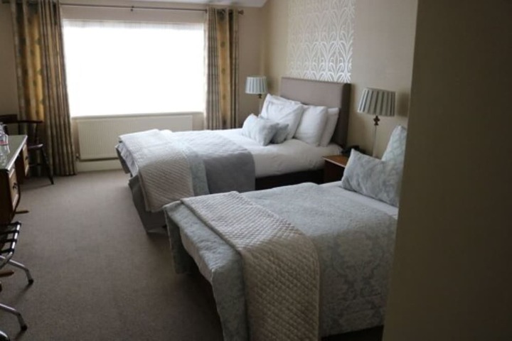 Room 10 of 28