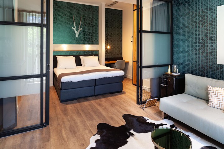 Room 4 of 40