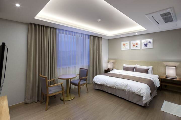 Room 44 of 145