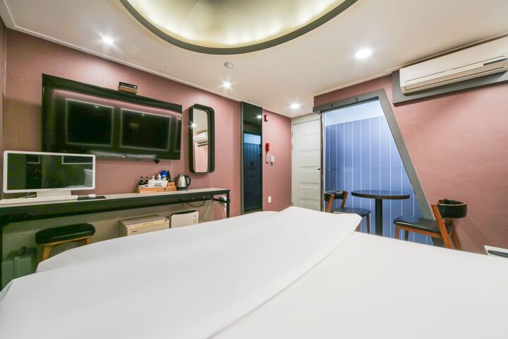Room 43 of 70