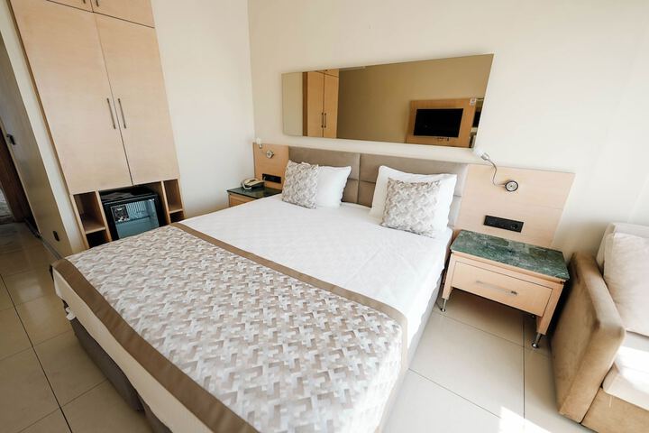 Room 9 of 44