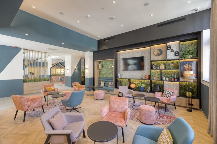 Lounge 58 of 65